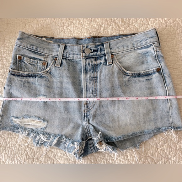 Levi’s 501 frayed denim jean shorts - Picture 7 of 7